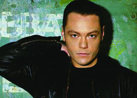 Tiziano Ferro cantautore italiano di latina