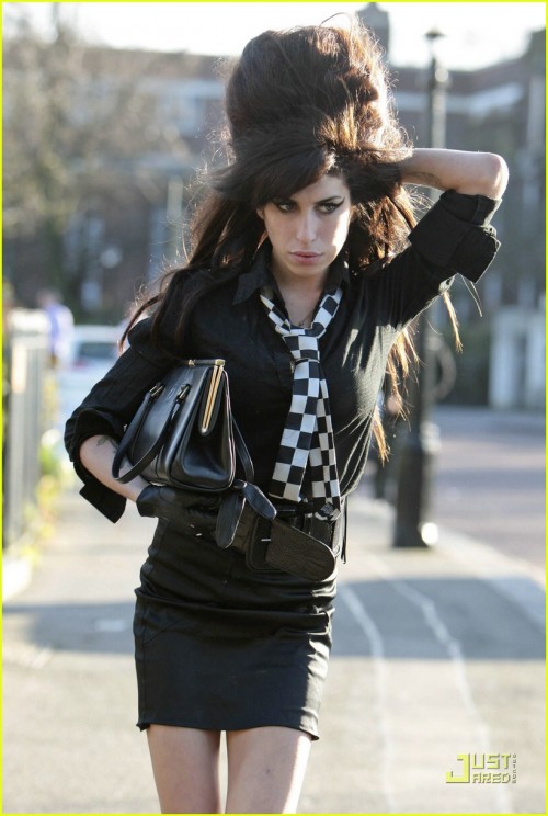 amy-winehouse-going-to-rehab-01