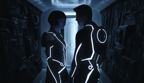 tron_legacy_romance_photo1