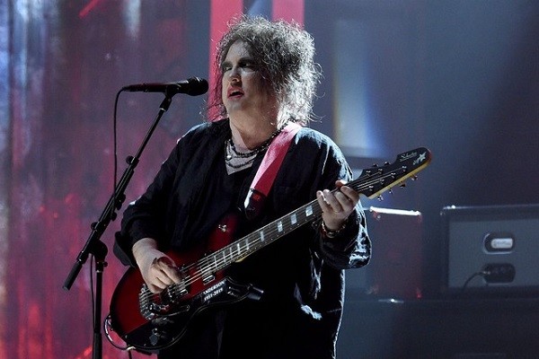 robert smith racconta i nuovi album